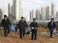 반석천 일제 대청소 참여